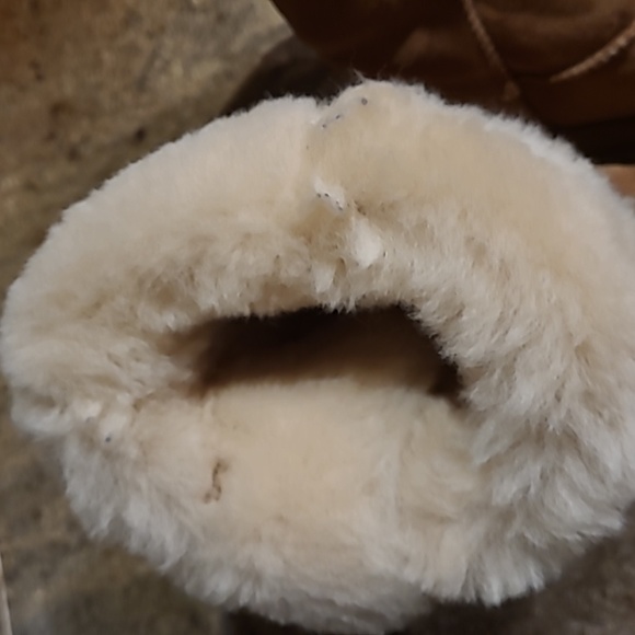 UGG Kids Bailey Button Triplet II Chesnut size 3 - Picture 9 of 11